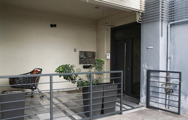 Νέα Ιωνία: Προσαγωγή νεαρής γυναίκας για το εγκαταλελειμμένο βρέφος σε πολυκατοικία